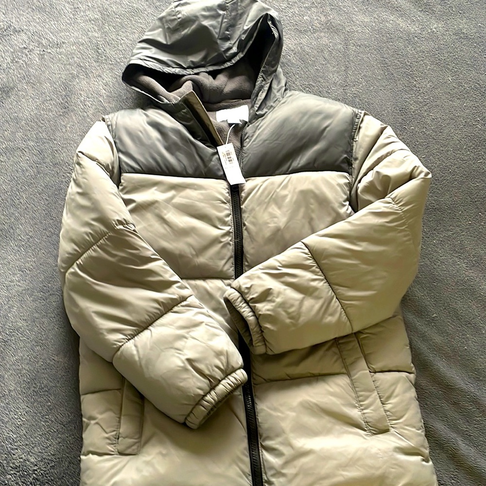 NWT Old Navy puffer jacket with hood, size boys XL, grey/black.